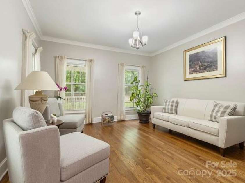10700 Chestnut Hill Drive, Matthews, NC 28105.  MLS# CAR4279391, YatesRealty ID 26374. 