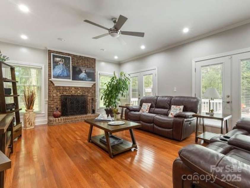 10700 Chestnut Hill Drive, Matthews, NC 28105.  MLS# CAR4279391, YatesRealty ID 26374. 