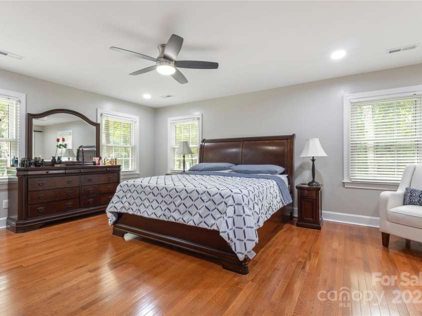10700 Chestnut Hill Drive, Matthews, NC 28105.  MLS# CAR4279391, YatesRealty ID 26374. 