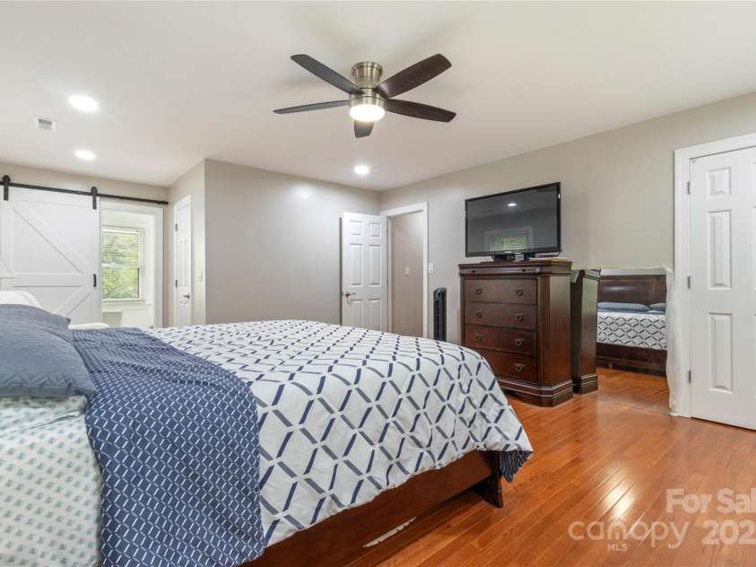 10700 Chestnut Hill Drive, Matthews, NC 28105.  MLS# CAR4279391, YatesRealty ID 26374. 