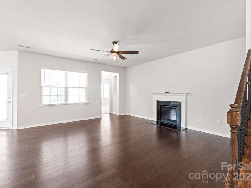 11510 Wrigley Mansion Drive, Charlotte, NC 28273.  MLS# CAR4278050, YatesRealty ID 26376. 
