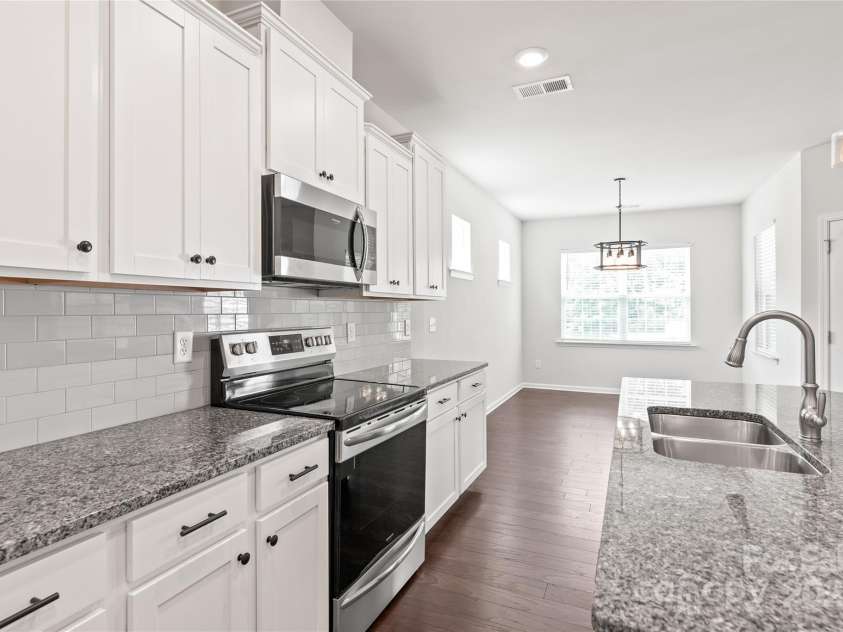 11510 Wrigley Mansion Drive, Charlotte, NC 28273.  MLS# CAR4278050, YatesRealty ID 26376. 