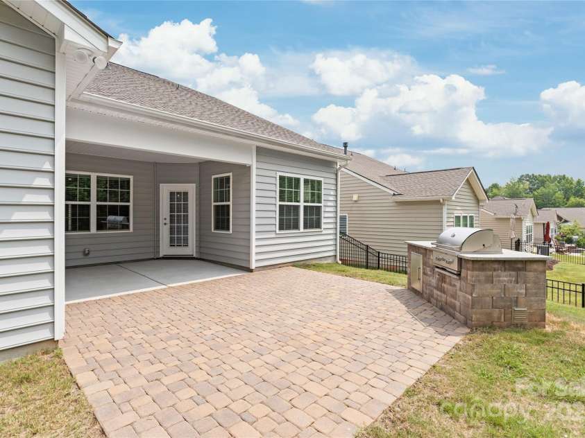 11510 Wrigley Mansion Drive, Charlotte, NC 28273.  MLS# CAR4278050, YatesRealty ID 26376. 