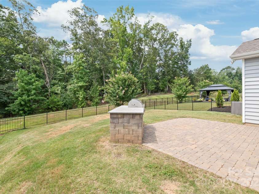 11510 Wrigley Mansion Drive, Charlotte, NC 28273.  MLS# CAR4278050, YatesRealty ID 26376. 