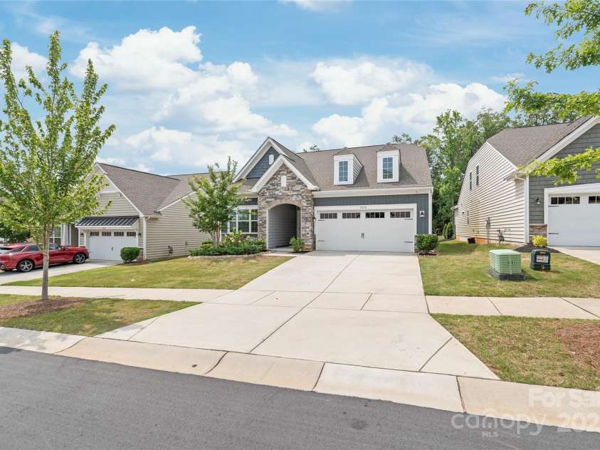 11510 Wrigley Mansion Drive, Charlotte, NC 28273.  MLS# CAR4278050, YatesRealty ID 26376. 