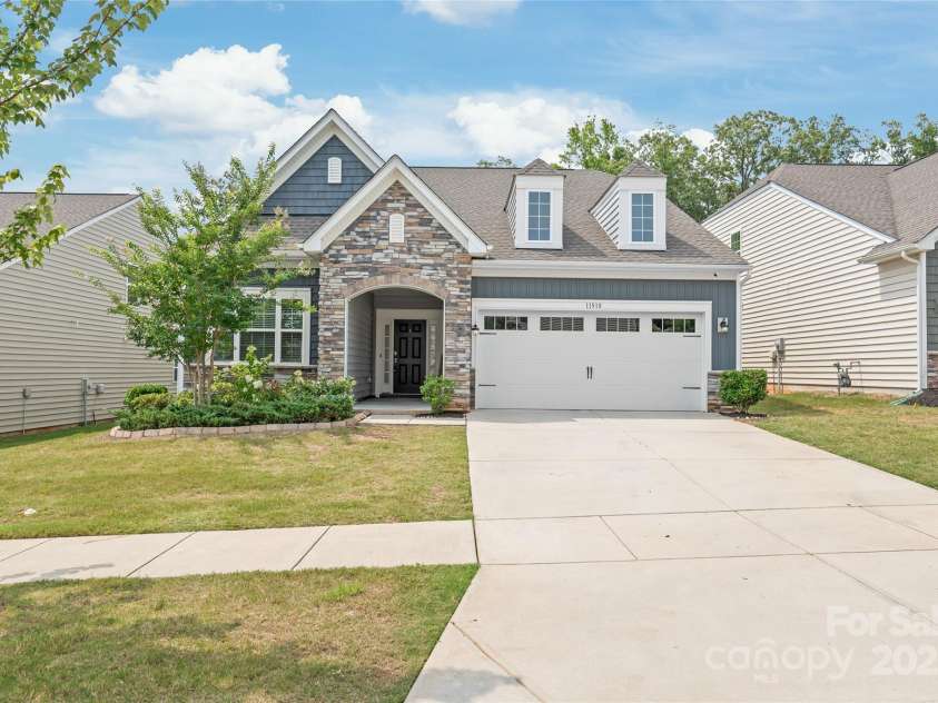 11510 Wrigley Mansion Drive, Charlotte, NC 28273.  MLS# CAR4278050, YatesRealty ID 26376. 