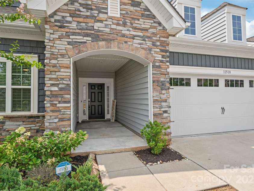 11510 Wrigley Mansion Drive, Charlotte, NC 28273.  MLS# CAR4278050, YatesRealty ID 26376. 