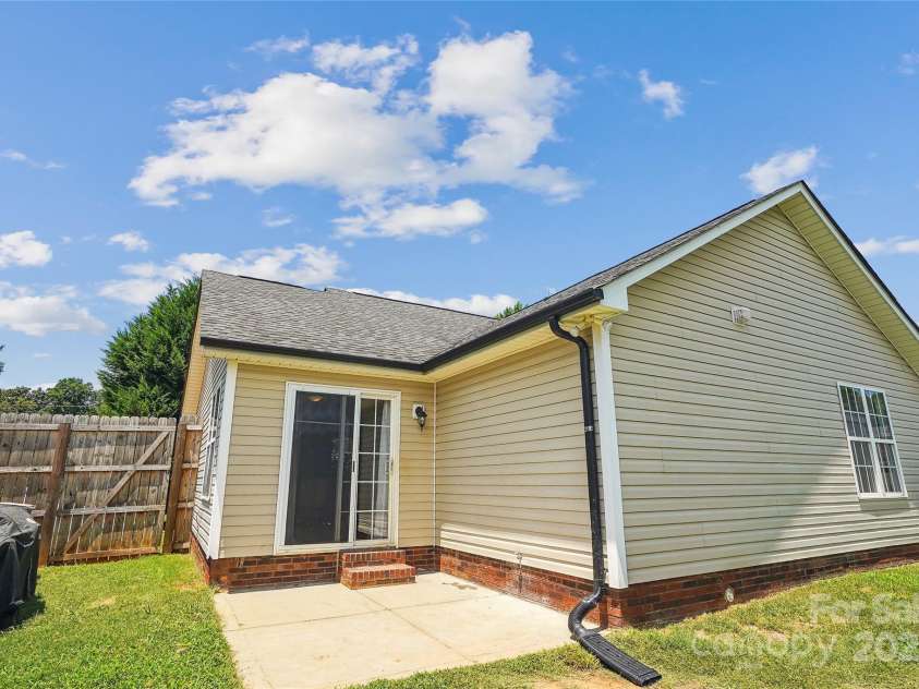 1632 A Street, Kannapolis, NC 28081.  MLS# CAR4280926, YatesRealty ID 26378. Backyard Patio