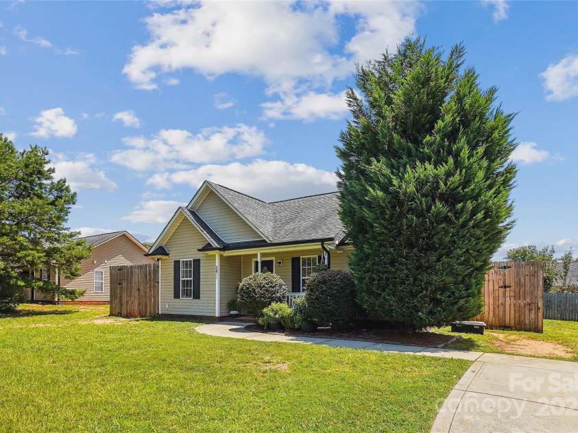 1632 A Street, Kannapolis, NC 28081.  MLS# CAR4280926, YatesRealty ID 26378. Great Property