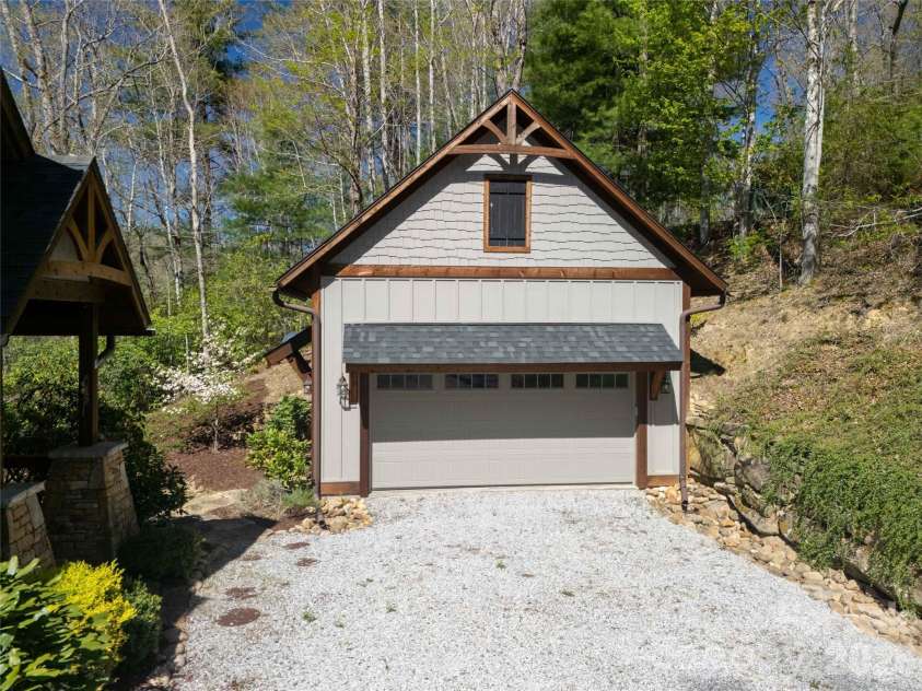 98 Eagle Watch Drive, Tuckasegee, NC 28783.  MLS# CAR4383466, YatesRealty ID 26378. 