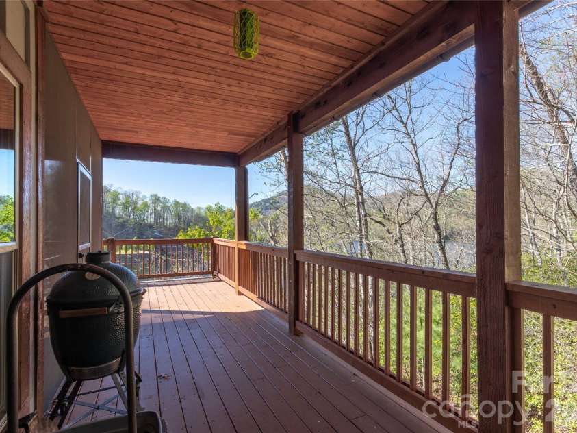 98 Eagle Watch Drive, Tuckasegee, NC 28783.  MLS# CAR4383466, YatesRealty ID 26378. 