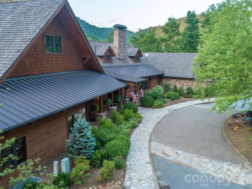 98 Eagle Watch Drive, Tuckasegee, NC 28783.  MLS# CAR4383466, YatesRealty ID 26378. 