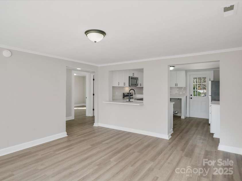 811 Austin Street, Albemarle, NC 28001.  MLS# CAR4224576, YatesRealty ID 2638. 