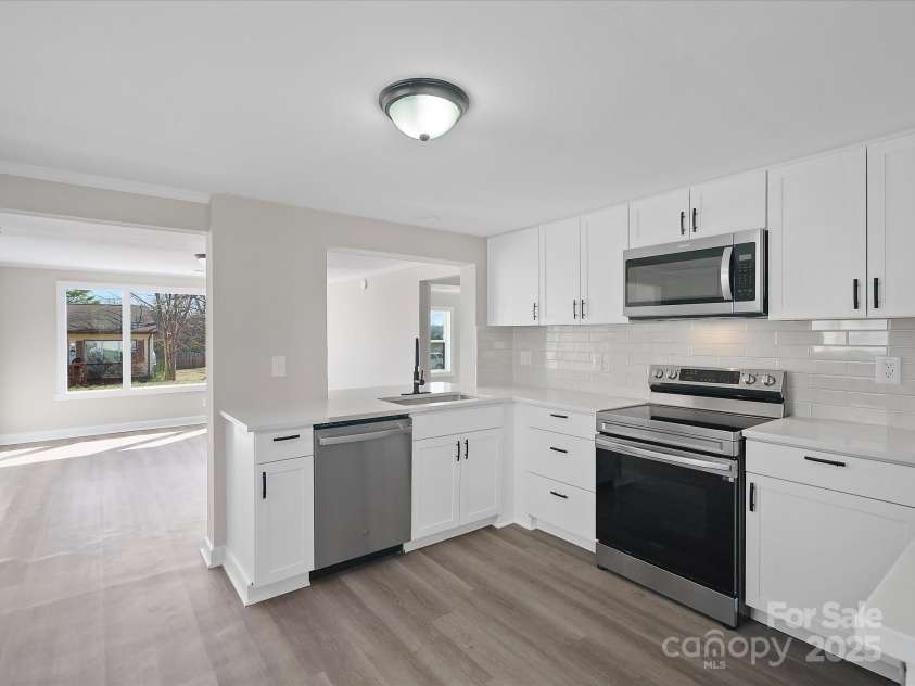 811 Austin Street, Albemarle, NC 28001.  MLS# CAR4224576, YatesRealty ID 2638. 