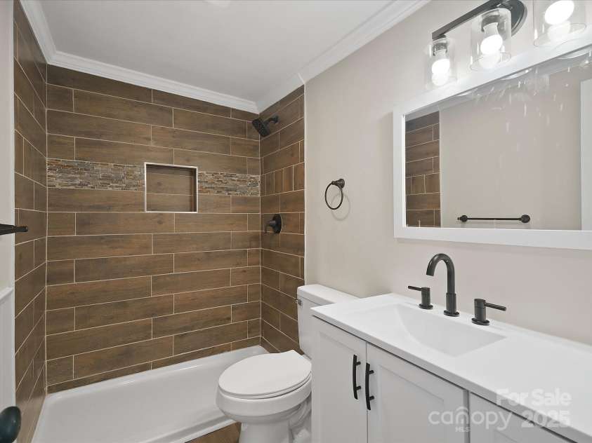 811 Austin Street, Albemarle, NC 28001.  MLS# CAR4224576, YatesRealty ID 2638. 