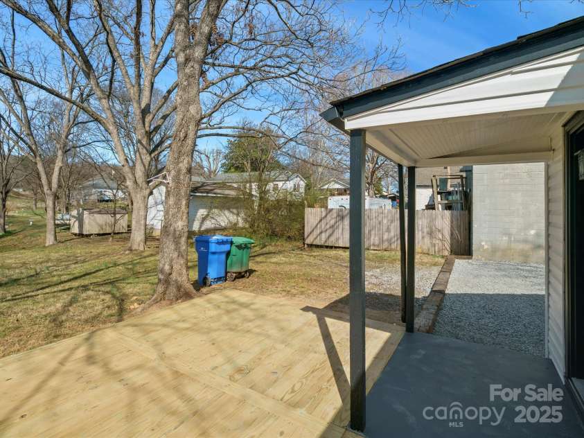 811 Austin Street, Albemarle, NC 28001.  MLS# CAR4224576, YatesRealty ID 2638. 