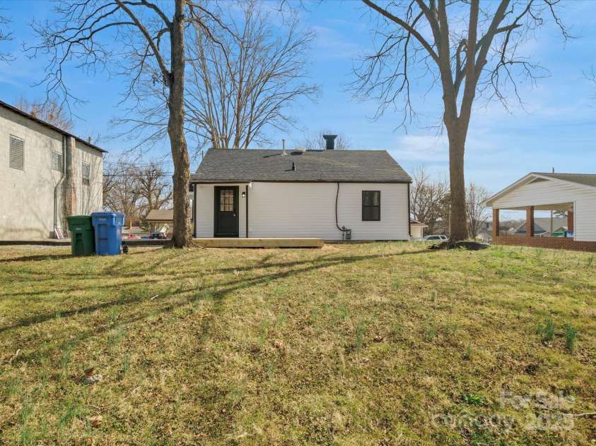 811 Austin Street, Albemarle, NC 28001.  MLS# CAR4224576, YatesRealty ID 2638. 