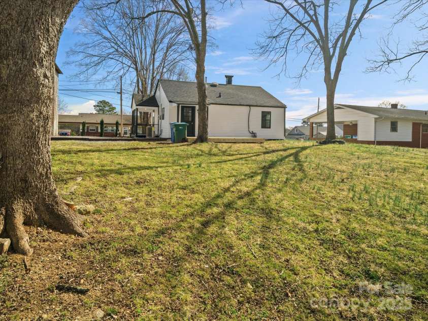 811 Austin Street, Albemarle, NC 28001.  MLS# CAR4224576, YatesRealty ID 2638. 