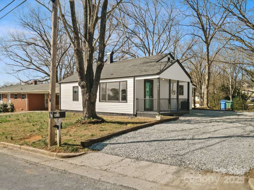 811 Austin Street, Albemarle, NC 28001.  MLS# CAR4224576, YatesRealty ID 2638. 