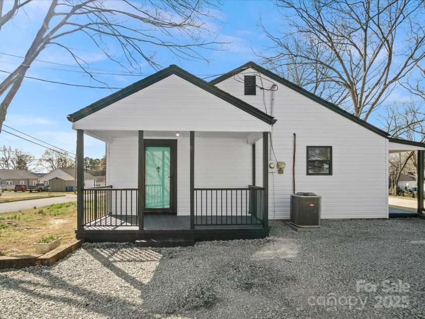 811 Austin Street, Albemarle, NC 28001.  MLS# CAR4224576, YatesRealty ID 2638. 