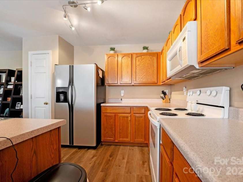 6340 Ziegler Lane, Charlotte, NC 28269.  MLS# CAR4274562, YatesRealty ID 26381. 