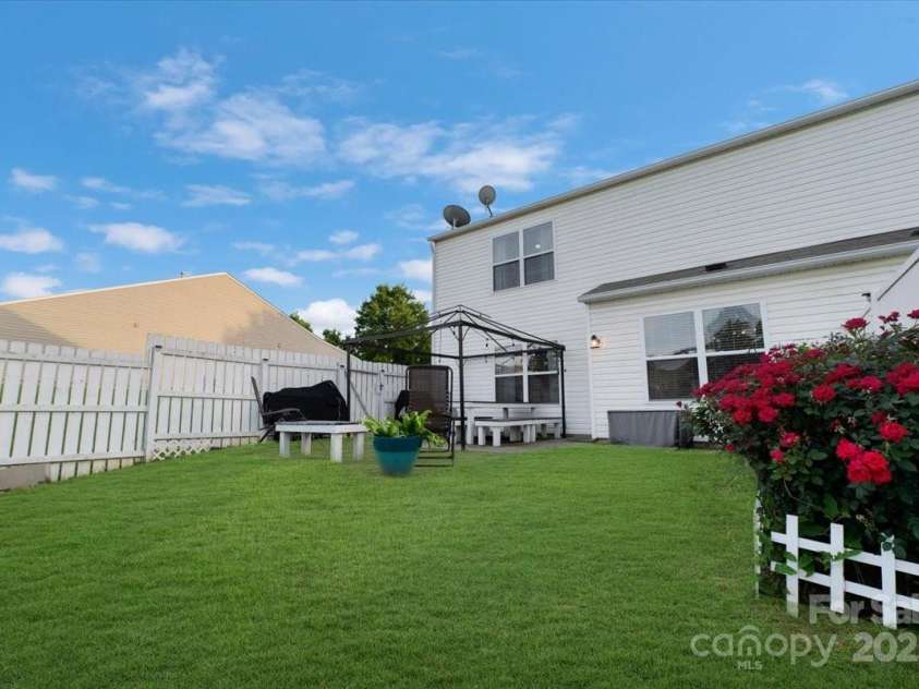 6340 Ziegler Lane, Charlotte, NC 28269.  MLS# CAR4274562, YatesRealty ID 26381. 