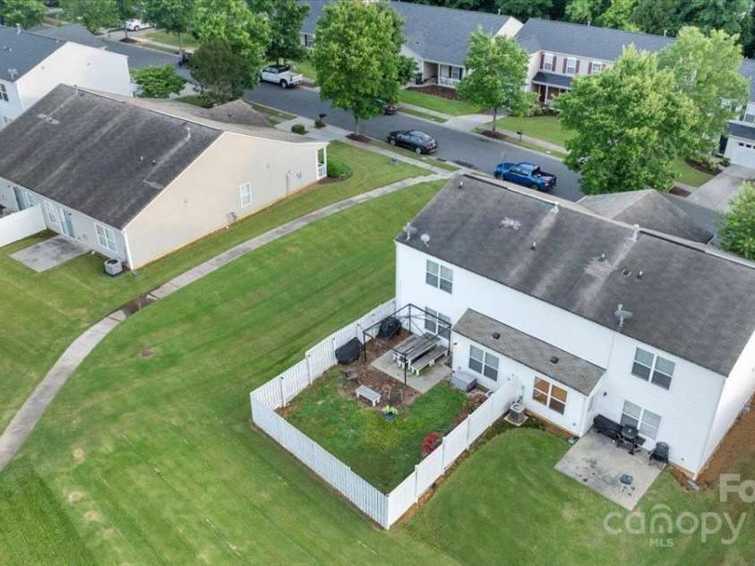 6340 Ziegler Lane, Charlotte, NC 28269.  MLS# CAR4274562, YatesRealty ID 26381. 