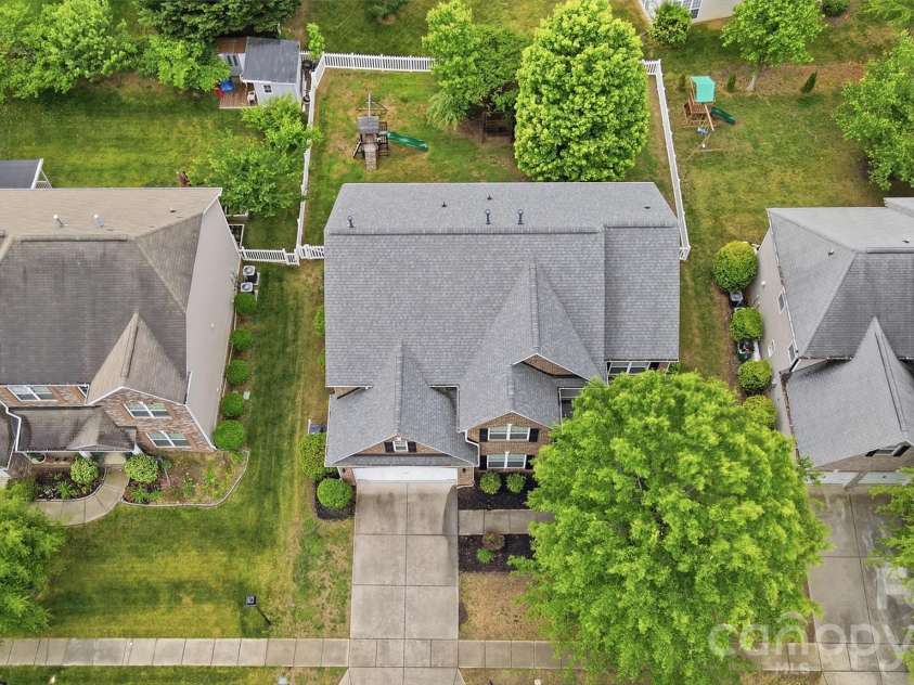 9013 Gailes Drive, Charlotte, NC 28278.  MLS# CAR4371796, YatesRealty ID 26381. 
