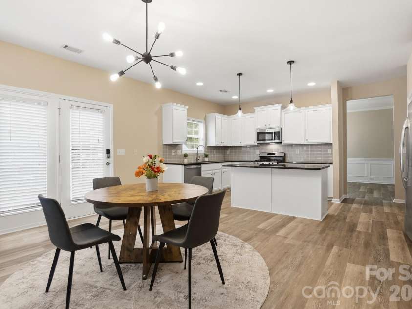 9013 Gailes Drive, Charlotte, NC 28278.  MLS# CAR4371796, YatesRealty ID 26381. Open floor plan