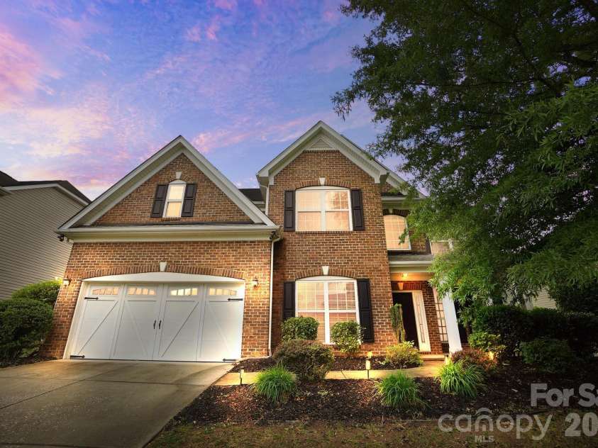9013 Gailes Drive, Charlotte, NC 28278.  MLS# CAR4371796, YatesRealty ID 26381. Welcome Home!