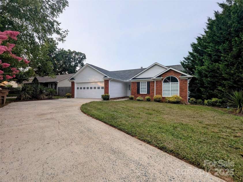 4002 Beaverbrook Drive, Indian Trail, NC 28079.  MLS# CAR4279399, YatesRealty ID 26383. 4002 Beaverbrook