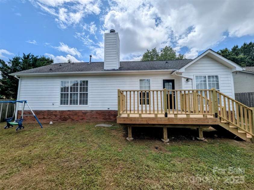 4002 Beaverbrook Drive, Indian Trail, NC 28079.  MLS# CAR4279399, YatesRealty ID 26383. Great House