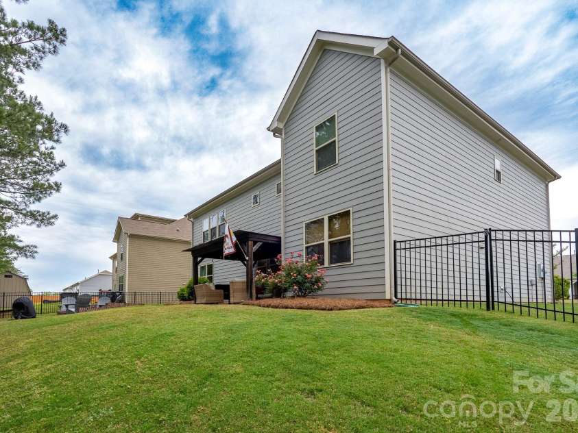 858 Double Oak Lane, Concord, NC 28025.  MLS# CAR4378492, YatesRealty ID 26385. 