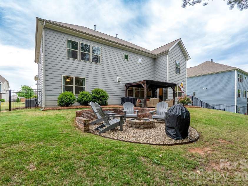 858 Double Oak Lane, Concord, NC 28025.  MLS# CAR4378492, YatesRealty ID 26385. Fire Pit