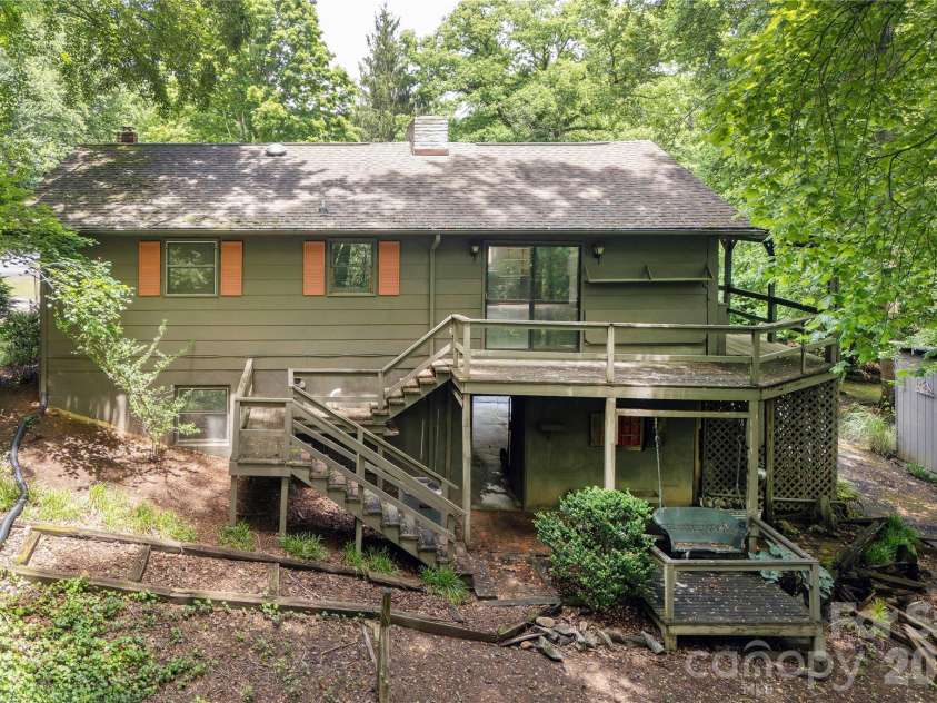102 Valley Vista Drive, Black Mountain, NC 28711.  MLS# CAR4386168, YatesRealty ID 26386. 