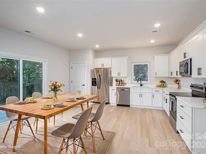 823 32nd Street, Conover, NC 28613.  MLS# CAR4268115, YatesRealty ID 26386. 