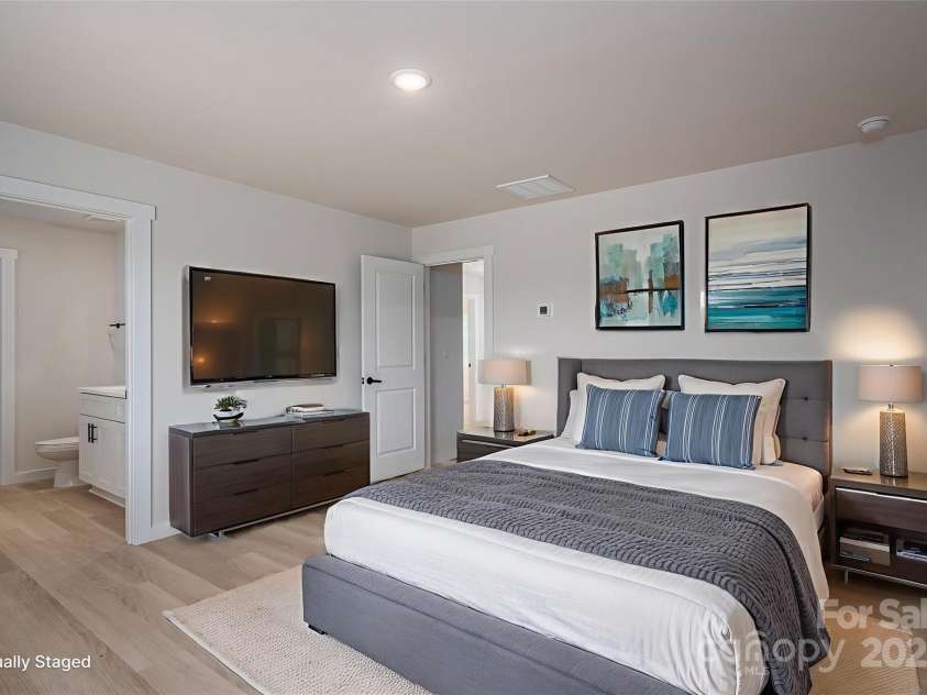 823 32nd Street, Conover, NC 28613.  MLS# CAR4268115, YatesRealty ID 26386. 