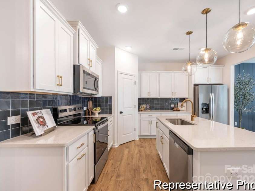 11339 Magpie Court, Charlotte, NC 28215.  MLS# CAR4277184, YatesRealty ID 26387. 