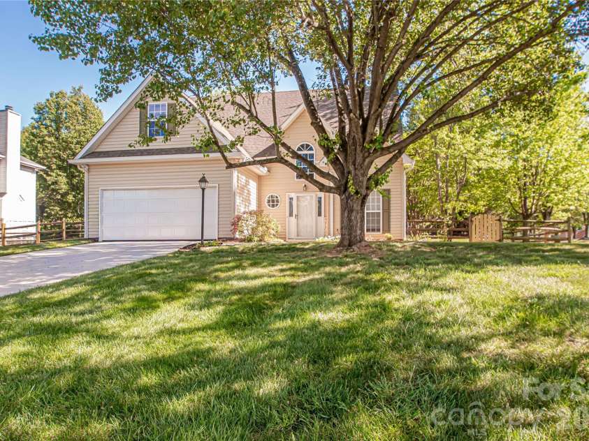 1621 Mountain Ashe Court, Matthews, NC 28105.  MLS# CAR4385582, YatesRealty ID 26387. 
