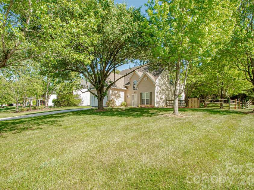 1621 Mountain Ashe Court, Matthews, NC 28105.  MLS# CAR4385582, YatesRealty ID 26387. 
