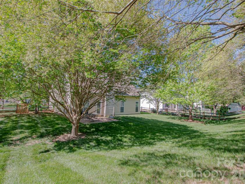 1621 Mountain Ashe Court, Matthews, NC 28105.  MLS# CAR4385582, YatesRealty ID 26387. 