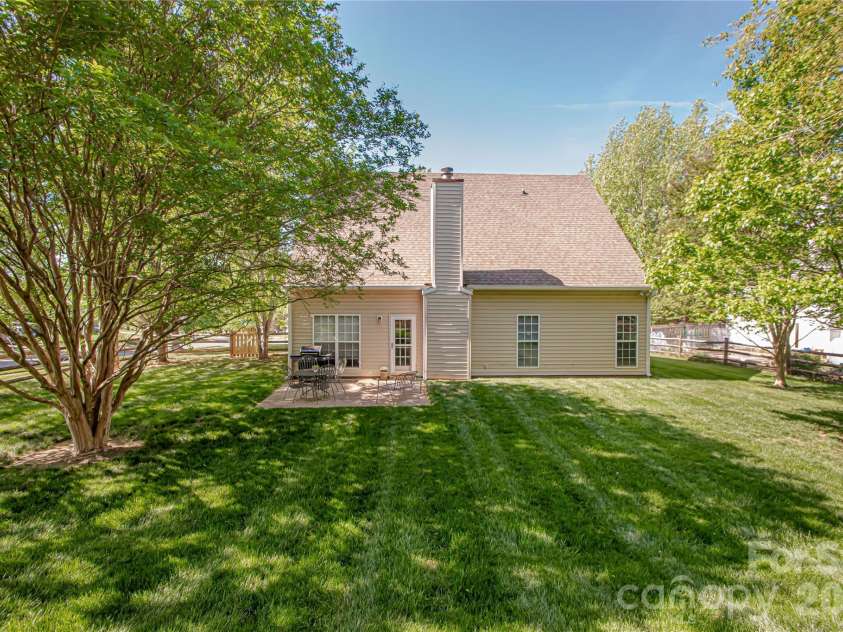 1621 Mountain Ashe Court, Matthews, NC 28105.  MLS# CAR4385582, YatesRealty ID 26387. 