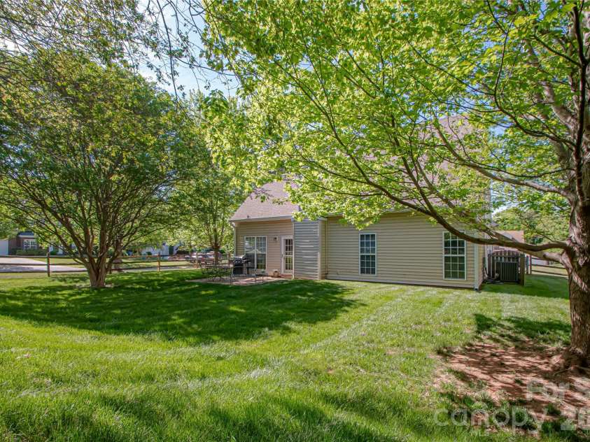 1621 Mountain Ashe Court, Matthews, NC 28105.  MLS# CAR4385582, YatesRealty ID 26387. 