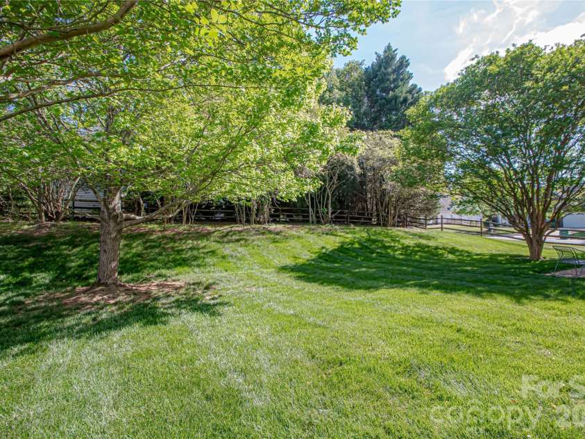 1621 Mountain Ashe Court, Matthews, NC 28105.  MLS# CAR4385582, YatesRealty ID 26387. 