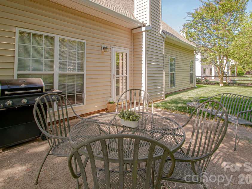1621 Mountain Ashe Court, Matthews, NC 28105.  MLS# CAR4385582, YatesRealty ID 26387. 