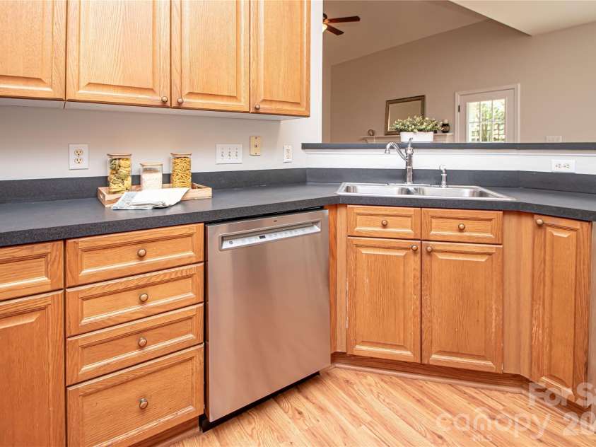 1621 Mountain Ashe Court, Matthews, NC 28105.  MLS# CAR4385582, YatesRealty ID 26387. 