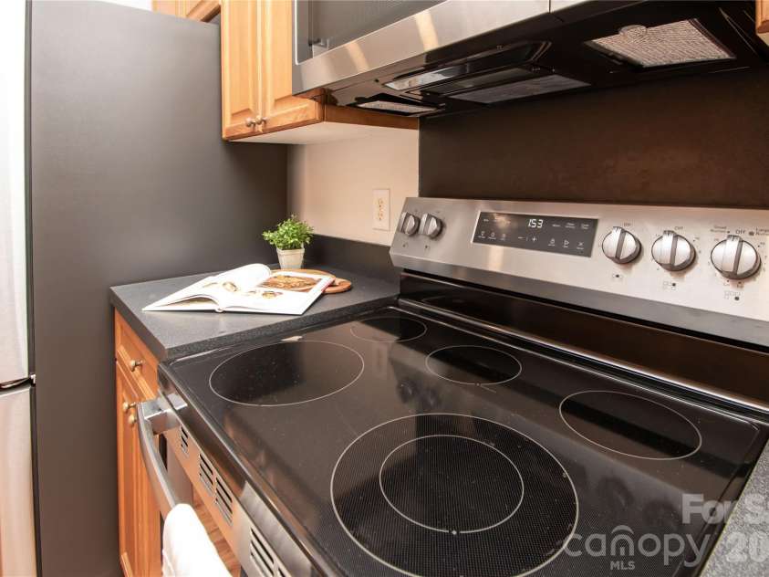 1621 Mountain Ashe Court, Matthews, NC 28105.  MLS# CAR4385582, YatesRealty ID 26387. 