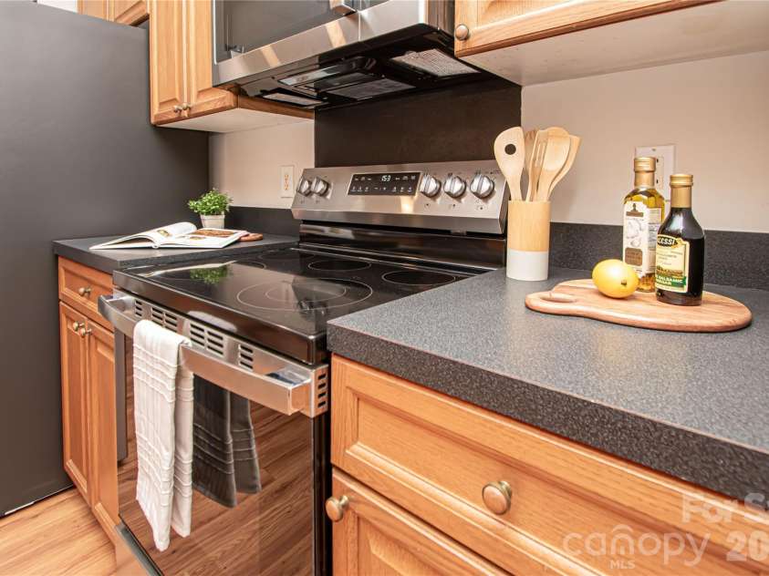 1621 Mountain Ashe Court, Matthews, NC 28105.  MLS# CAR4385582, YatesRealty ID 26387. 