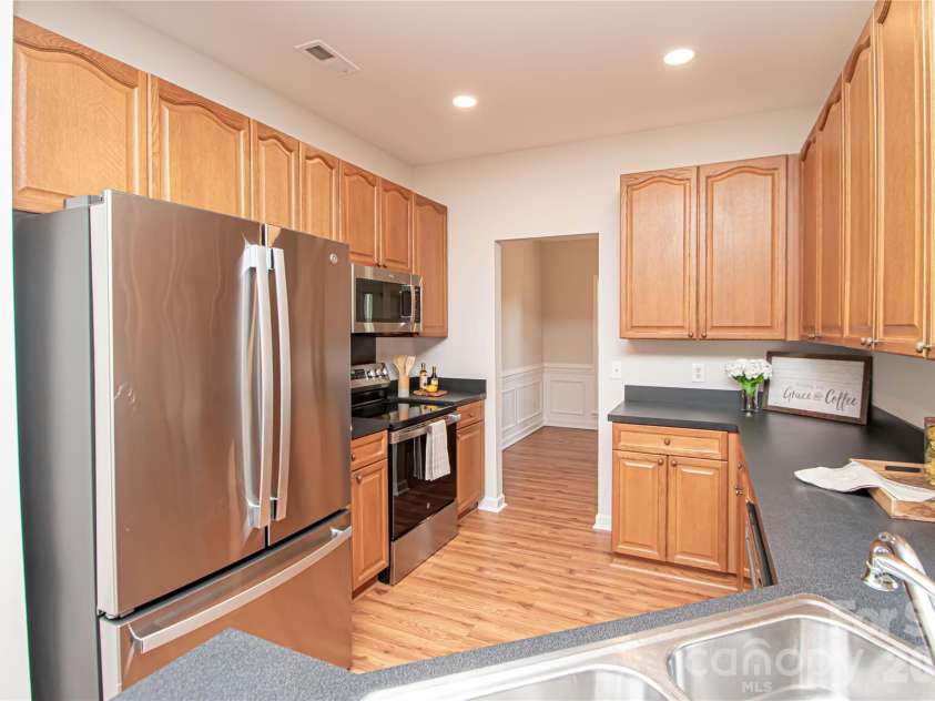 1621 Mountain Ashe Court, Matthews, NC 28105.  MLS# CAR4385582, YatesRealty ID 26387. 
