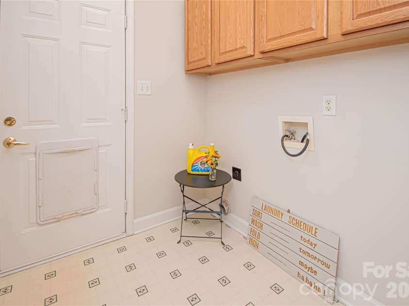 1621 Mountain Ashe Court, Matthews, NC 28105.  MLS# CAR4385582, YatesRealty ID 26387. 